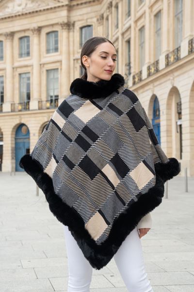 Immagine di PLUS SIZE PONCHO WITH FUR TRIM